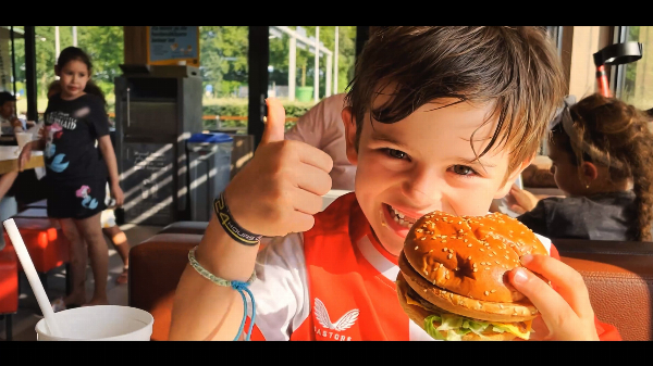 2. Hand in hand, kameraadje